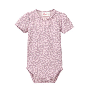 People wear organic Kurzarm-Body GOTS - dunkelmalve AOP Veilchen