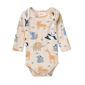 People wear organic Langarm Body - sand AOP im Zoo
