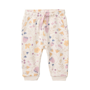 People wear organic Sweat-Hose - puderrosa AOP Blumengarten