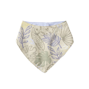People wear organic Dreieckstuch GOTS - khaki AOP tropische Blätter