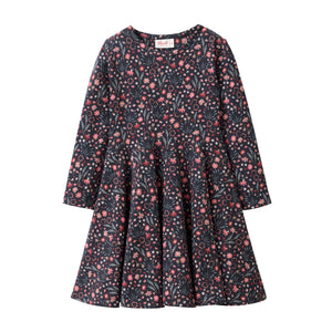 People wear organic Langarm-Kleid GOTS - dunkelblau AOP Mille Fleurs